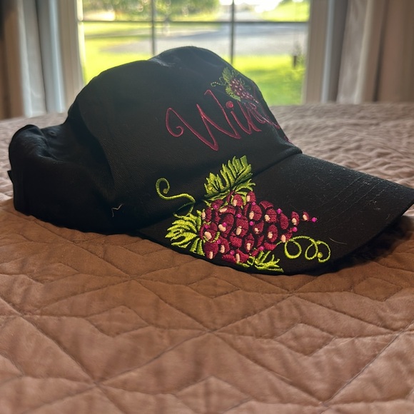 🍷🍇 Wine Lovers Hat 🍇🍷 - Picture 2 of 4